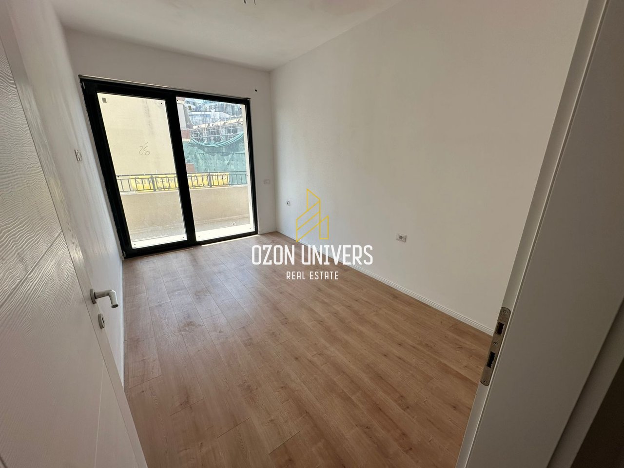 Apartament 1+1 për shitje tek Liqeni i Thate!