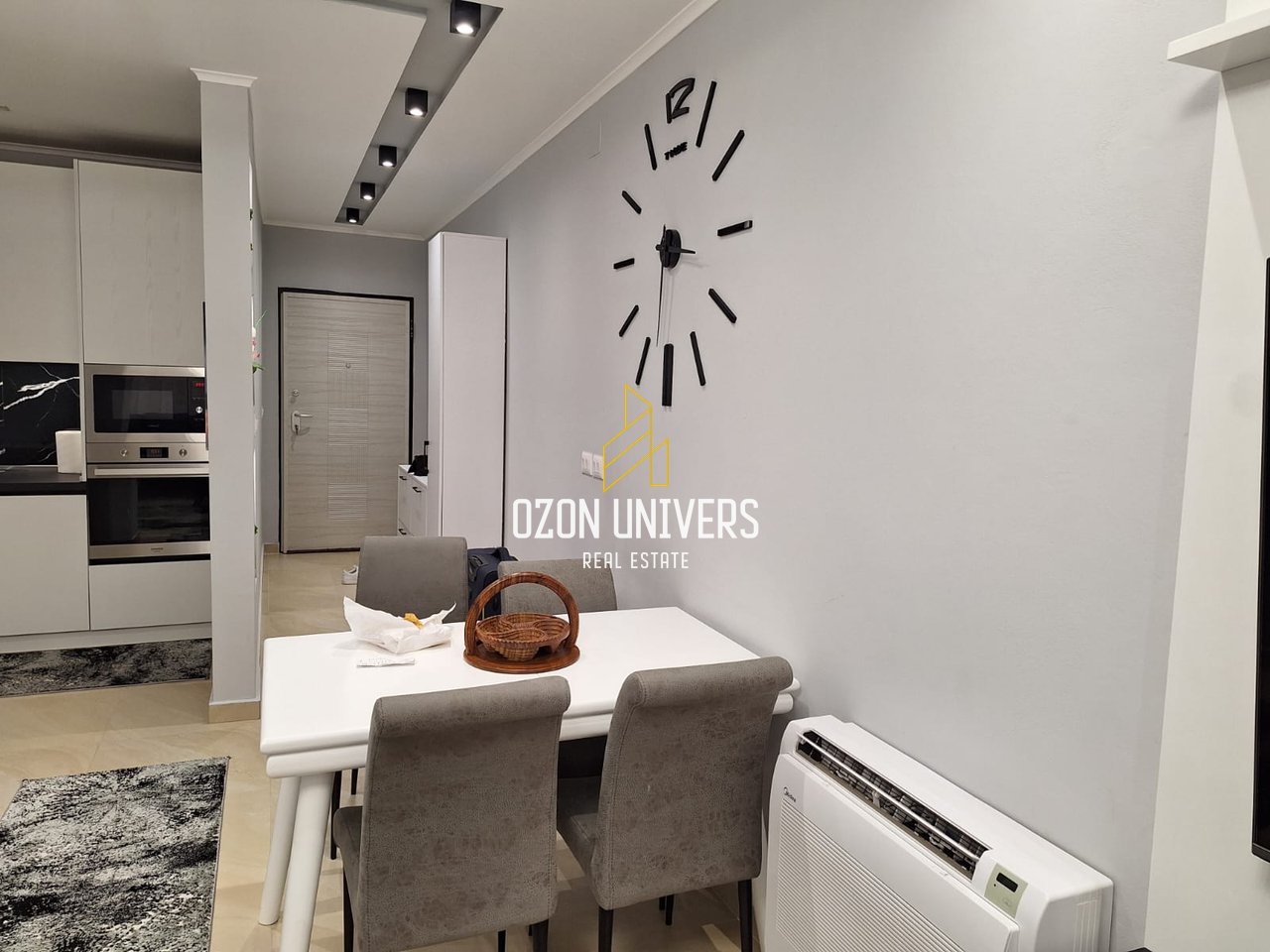 Apartament 2+1 për shitje tek Kopshti Botanik, pranë Xhamisë!
