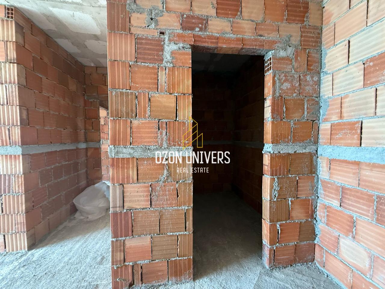 Apartament 1+1 për shitje , me pamje nga deti në Lungomare, Vlorë!