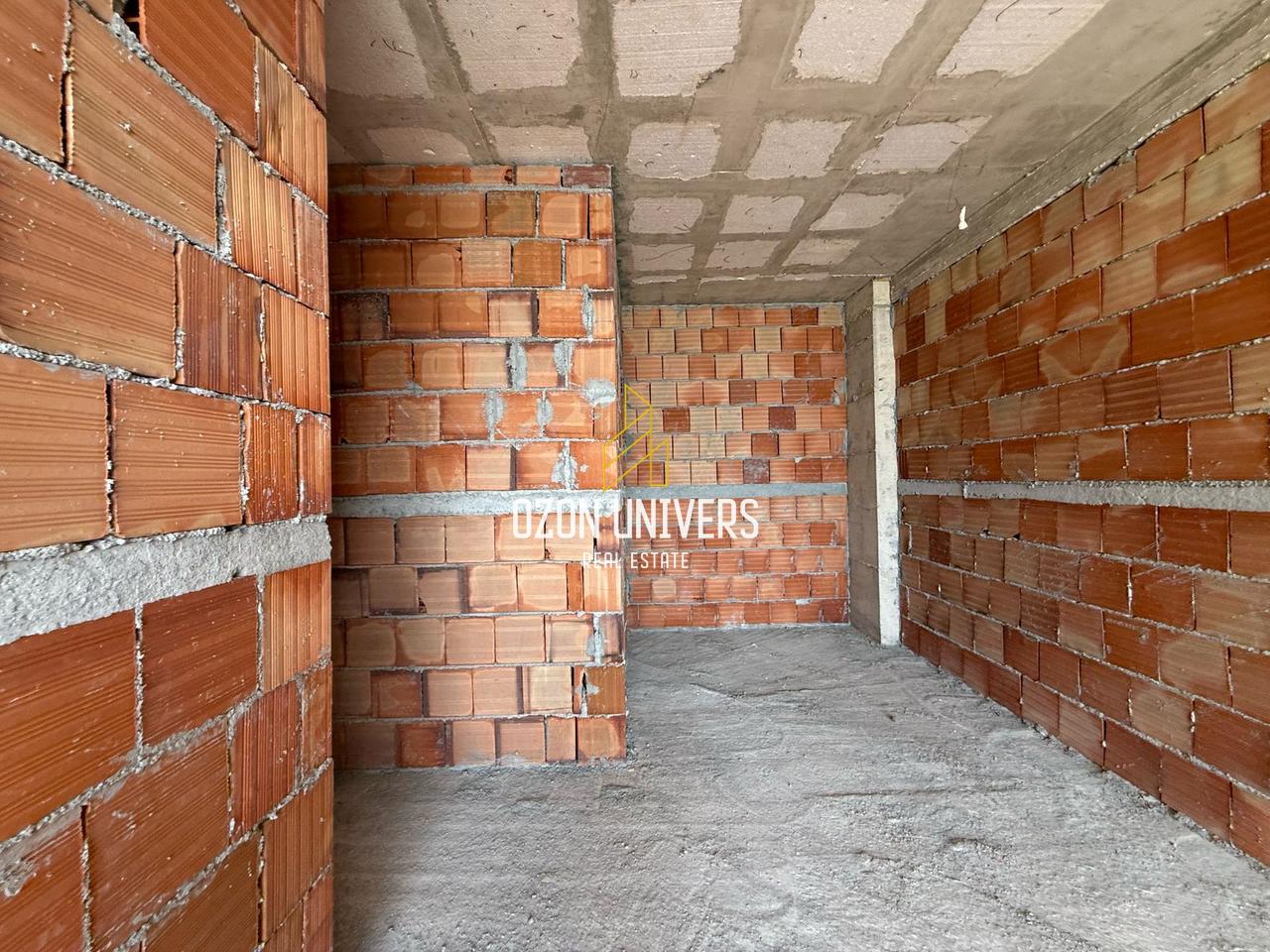 Apartament 1+1 për shitje , me pamje nga deti në Lungomare, Vlorë!