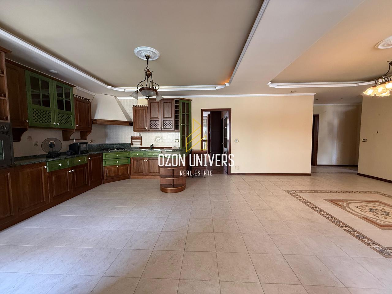3+1 apartment for sale near Kafe Roma, Bajram Curri Boulevard!