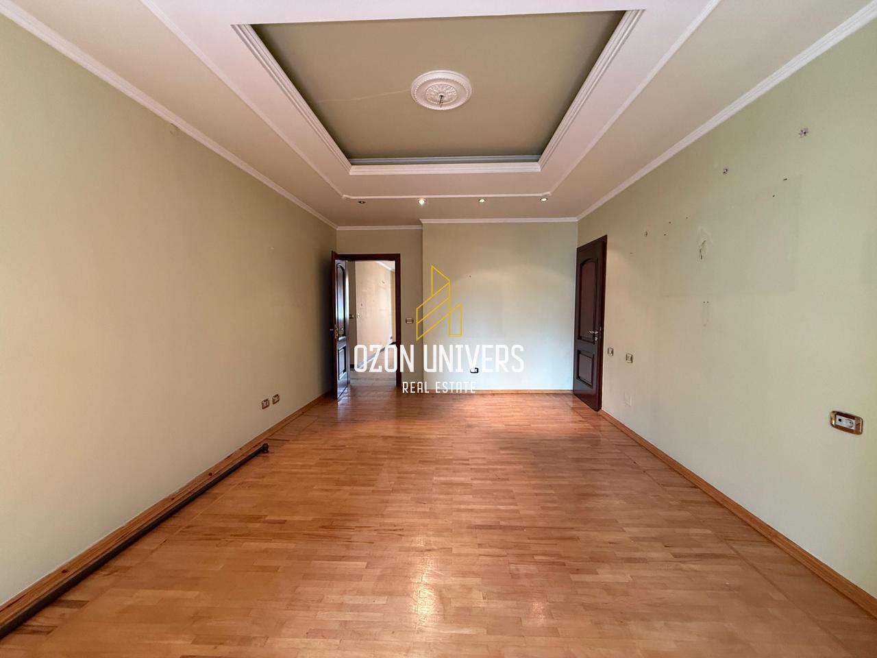 3+1 apartment for sale near Kafe Roma, Bajram Curri Boulevard!