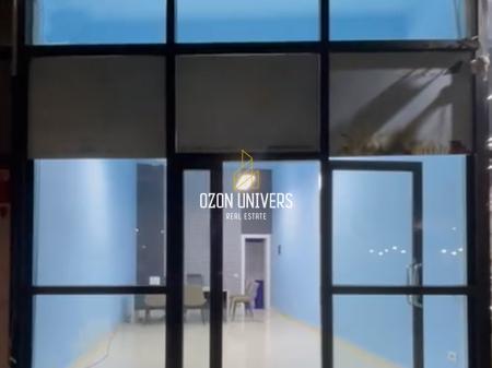 Ambiente commerciale in vendita, fronte strada ad Astir!