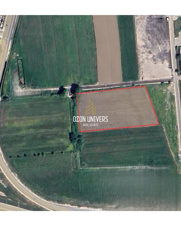 Terreno in vendita lungo la strada, a Rinas!