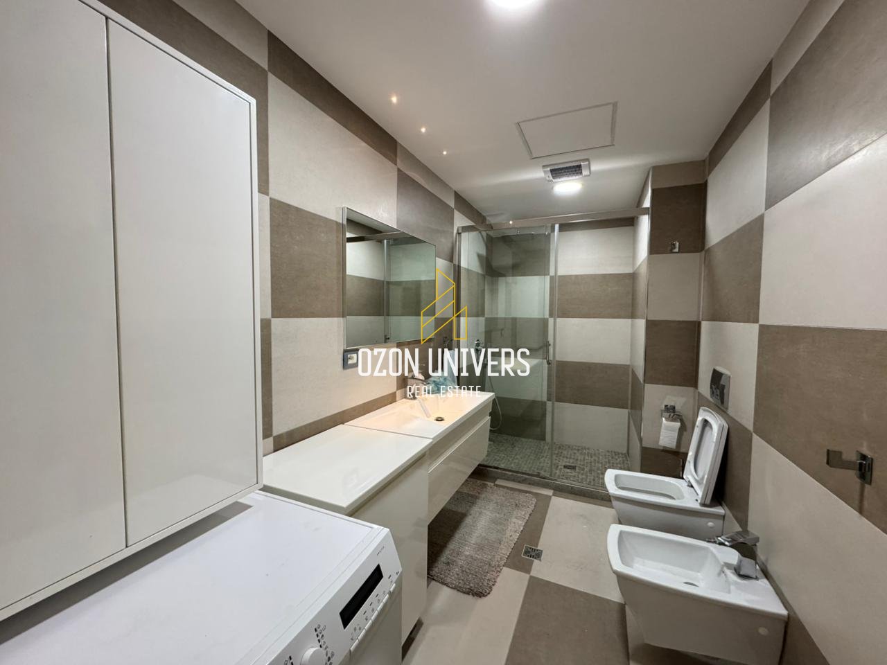 Appartamento 2+1+2 in affitto vicino al Comune di Parigi!