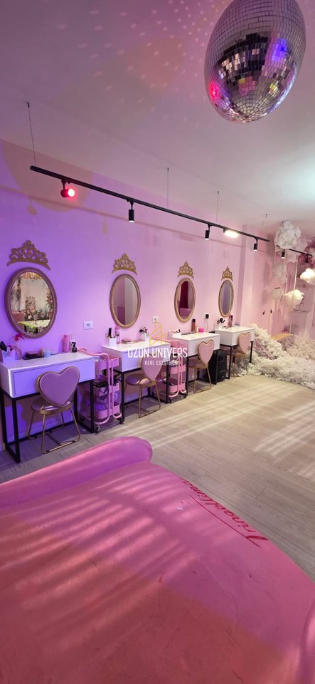 Shitet Biznes në Rrugën e Barrikadave, pranë Shkollës “Sami Frashëri”