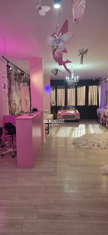 Shitet Biznes në Rrugën e Barrikadave, pranë Shkollës “Sami Frashëri”