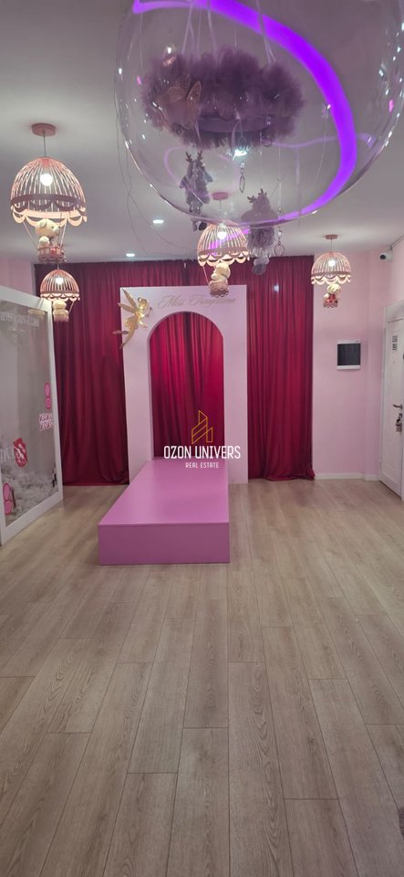 Shitet Biznes në Rrugën e Barrikadave, pranë Shkollës “Sami Frashëri”