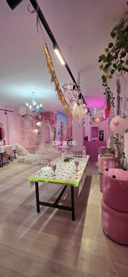 Shitet Biznes në Rrugën e Barrikadave, pranë Shkollës “Sami Frashëri”