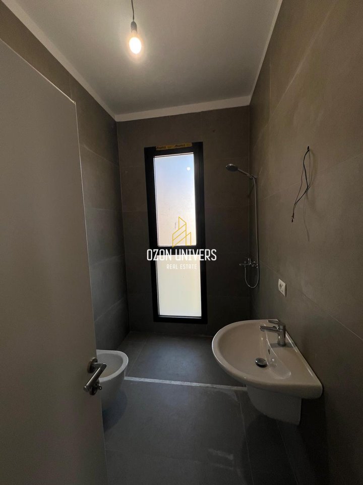 Apartament 2+1+2 në shitje, tek Rruga e Kosovarëve!