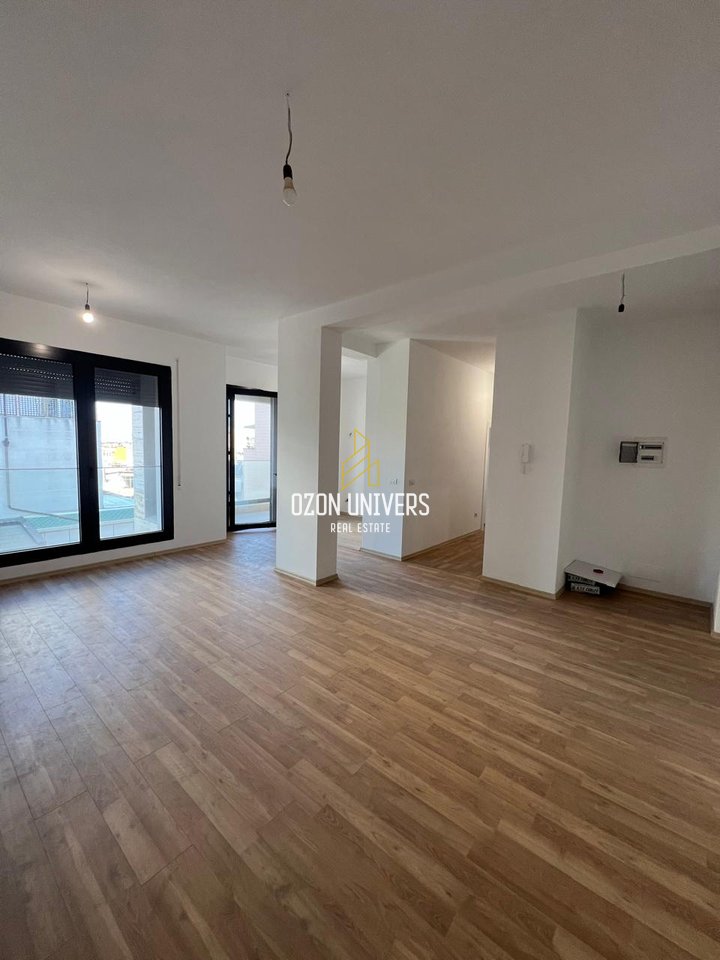 Apartament 2+1+2 në shitje, tek Rruga e Kosovarëve!