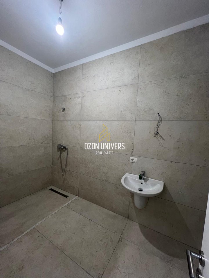 Apartament 2+1+2 në shitje, tek Rruga e Kosovarëve!