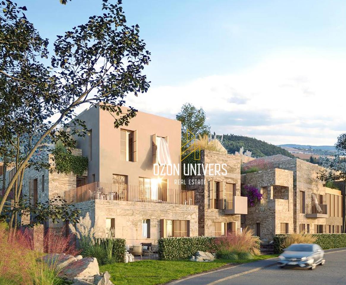 2+1+2 apartment with parking for sale in Green Coast 2!