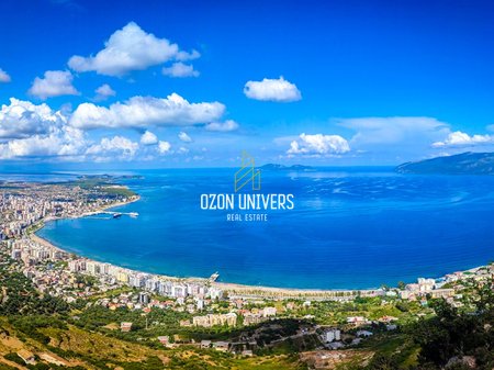 Shitet shtëpi 2 katëshe me oborr, në Vlorë!