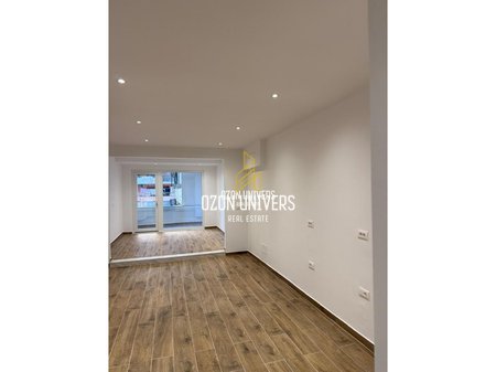 Shiten 2 Apartamente, tek Ish Stacioni i Trenit!