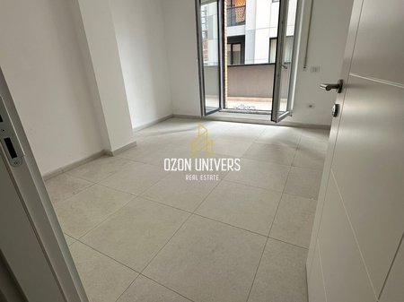 Appartamento in affitto per abitazione o attività commerciale, al Bulevardi i Ri!