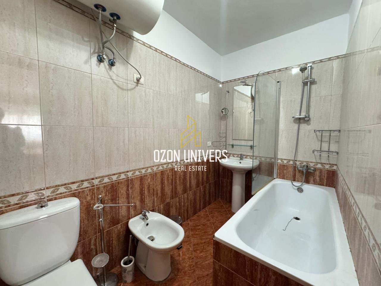 Apartament 2+1+2 për qira në Bllok, pranë Juridikut!
