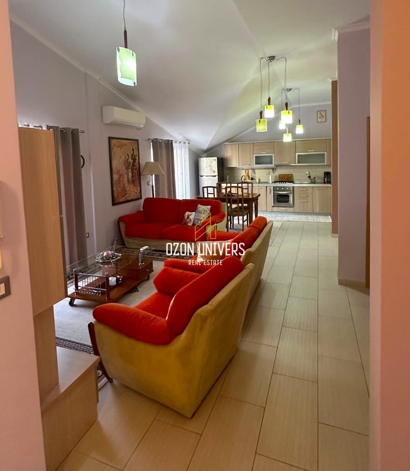 3+1 apartment with parking for rent near the Paris Commune!