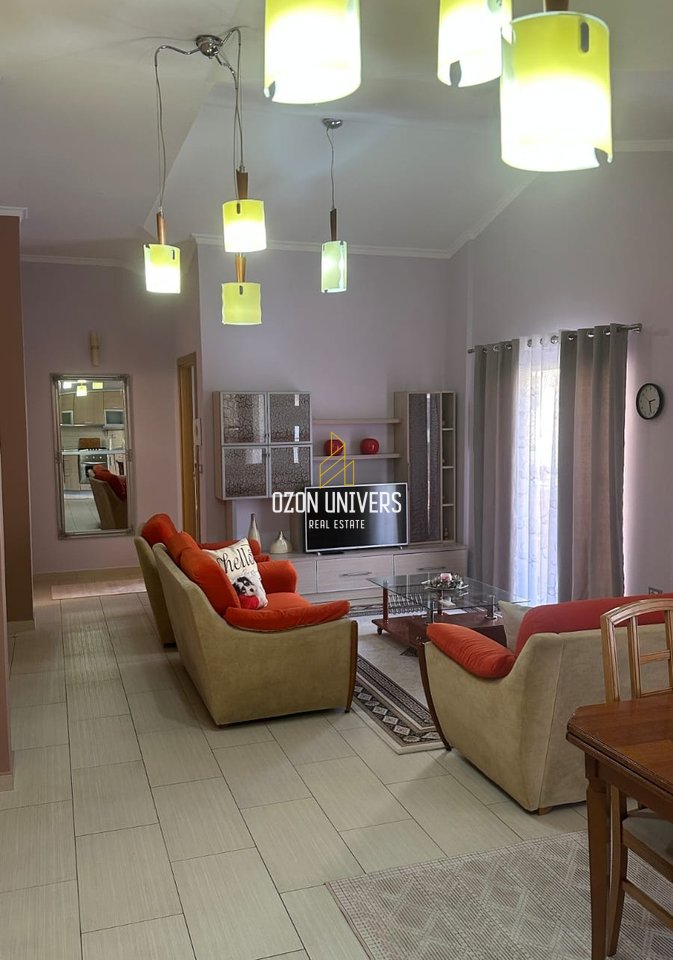 3+1 apartment with parking for rent near the Paris Commune!