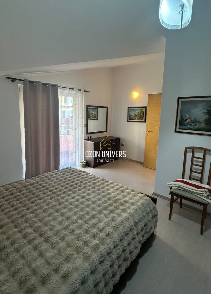 3+1 apartment with parking for rent near the Paris Commune!