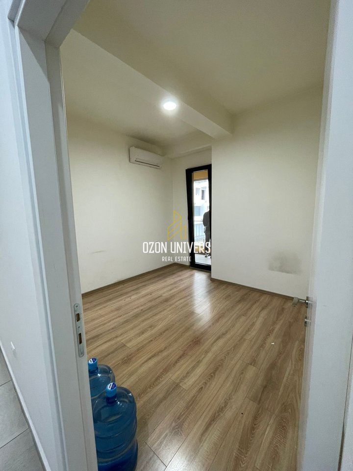 Locale commerciale in affitto, presso Square 21, Via Kavajës!