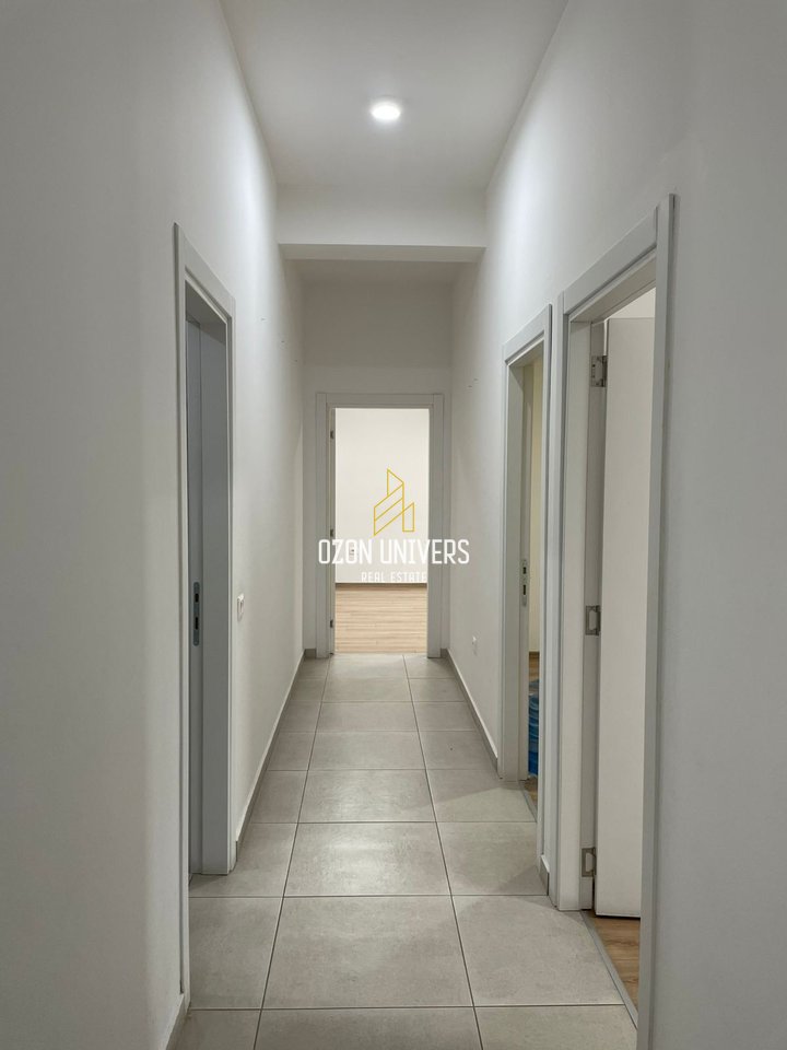 Locale commerciale in affitto, presso Square 21, Via Kavajës!