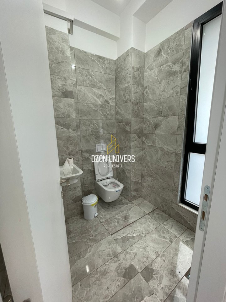 Locale commerciale in affitto, presso Square 21, Via Kavajës!