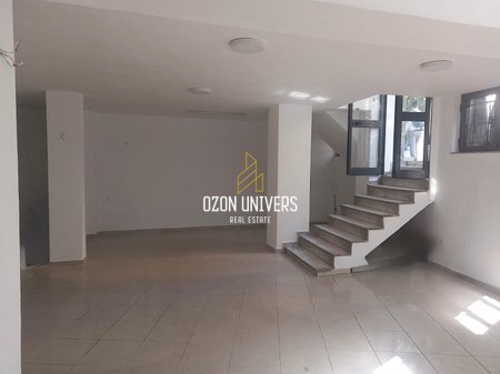 Ambient biznesi për qira, buzë rruge në Ali Dem!