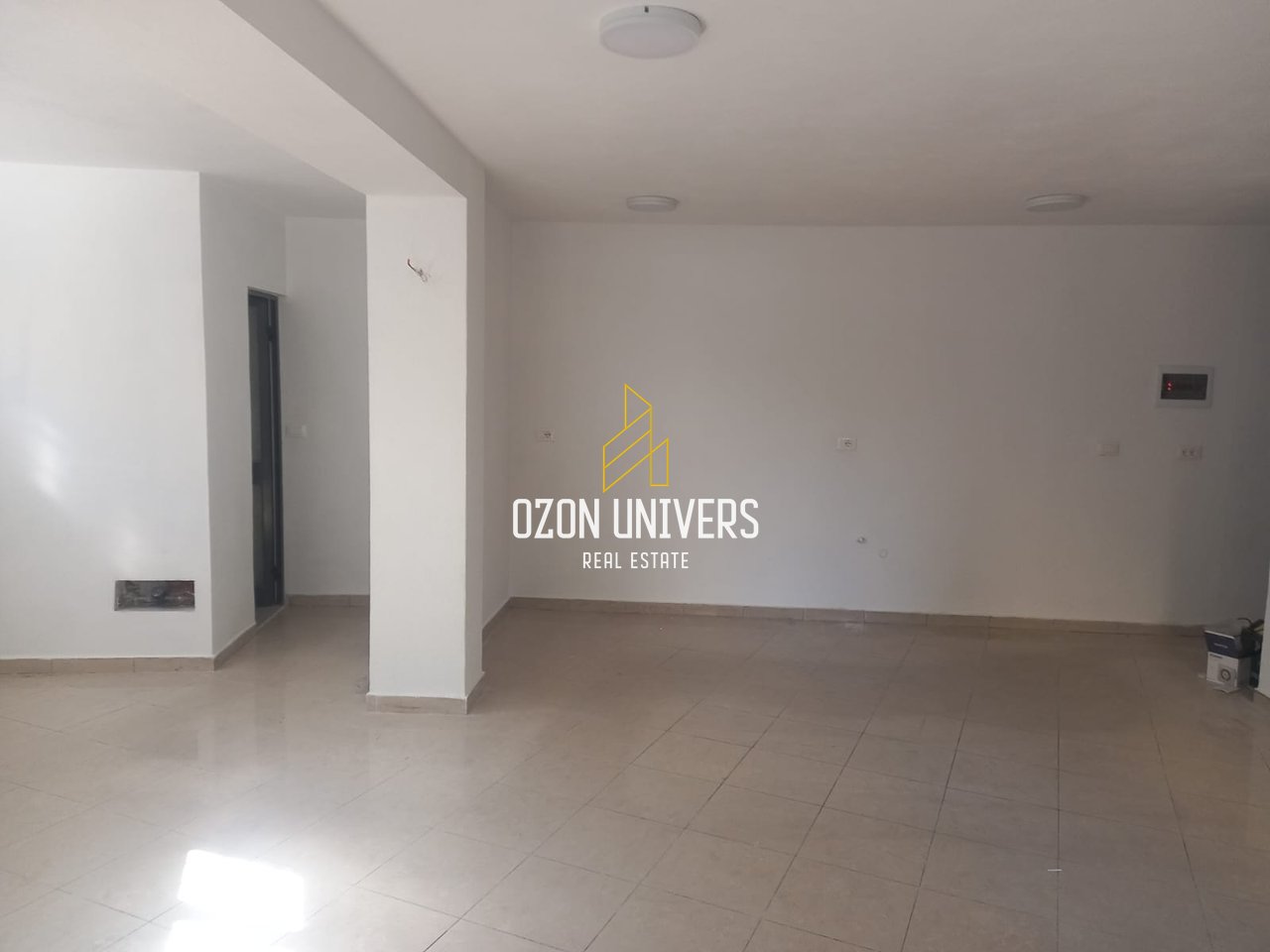 Ambient biznesi për qira, buzë rruge në Ali Dem!