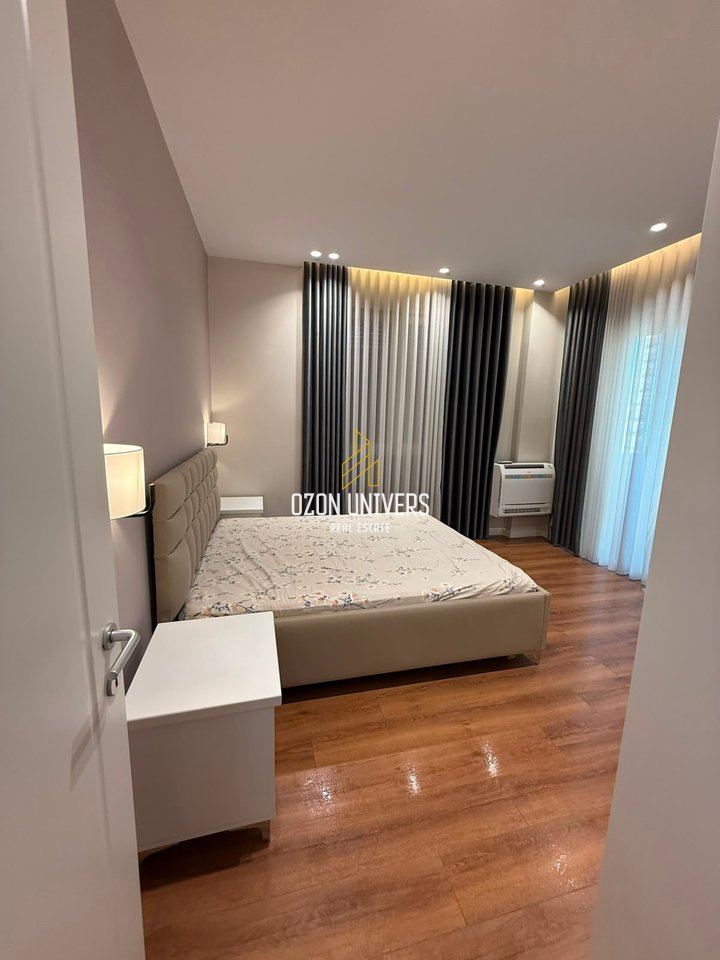 Apartament 2+1 me parkim, tek Rruga 5 Maji!