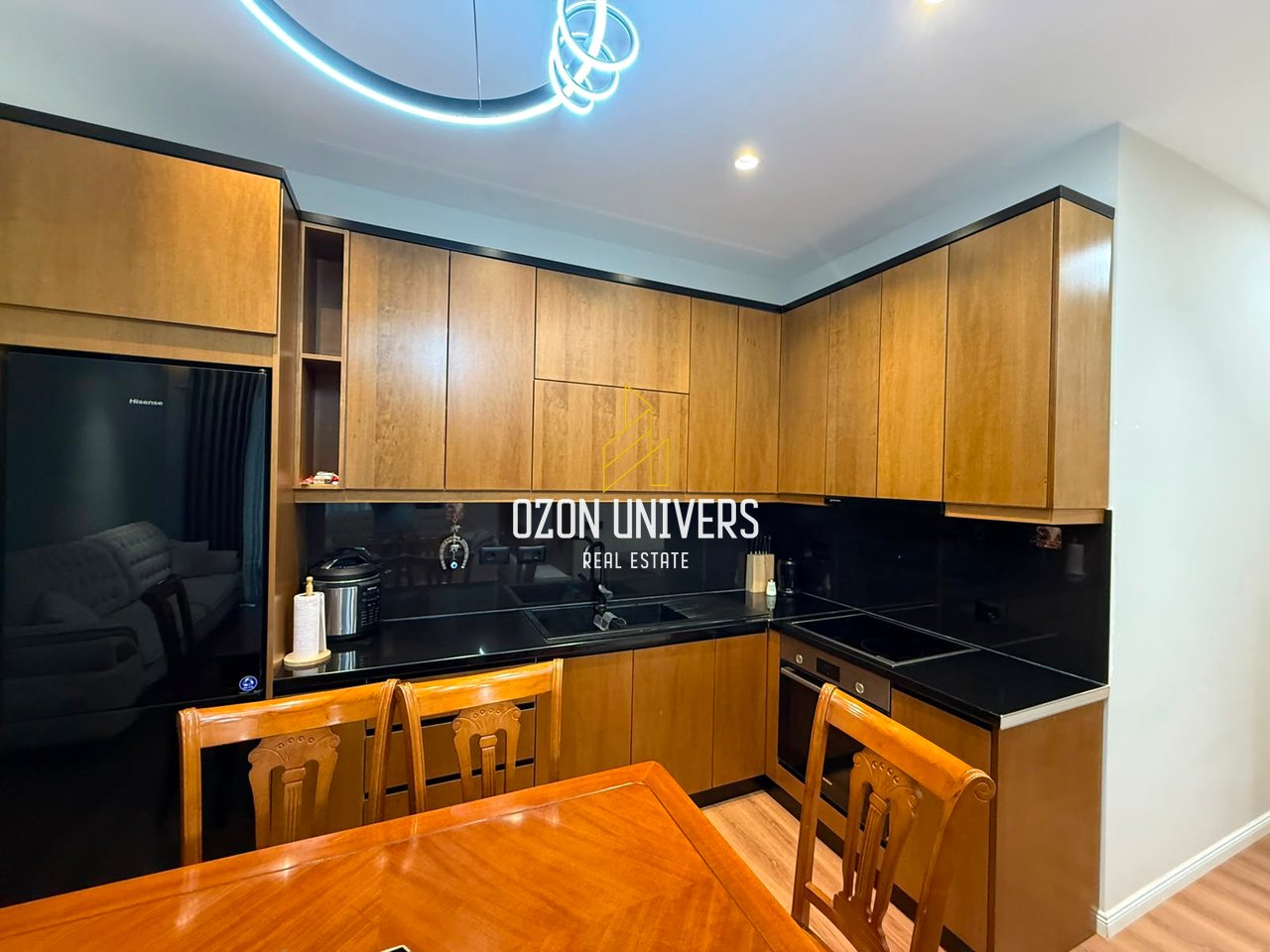 Apartament 2+1 me parkim, tek Rruga 5 Maji!