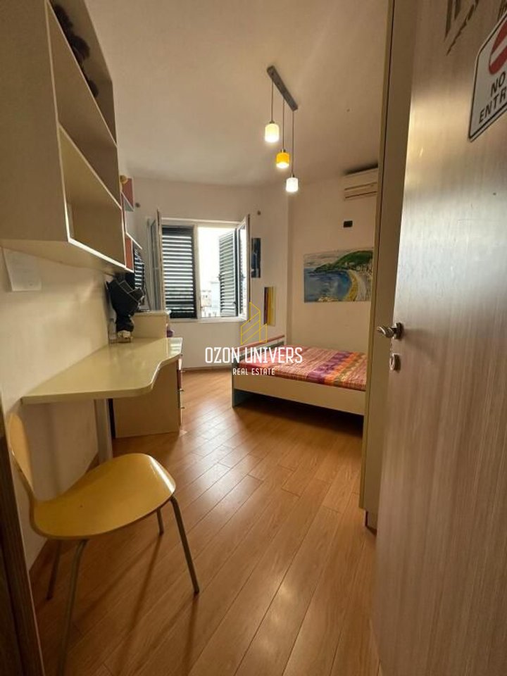 Apartament 3+1+2 për shitje, në Yzberisht tek Pallatet Çabej!