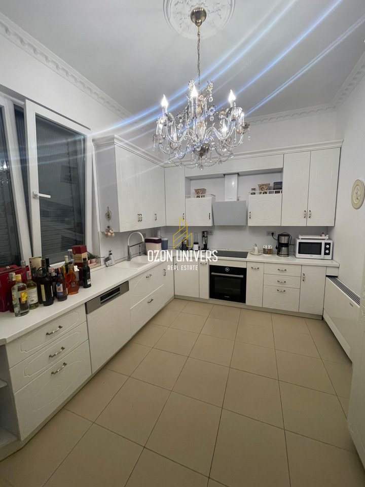 Vilë buzë detit për shitje ose qira, në Qerret!