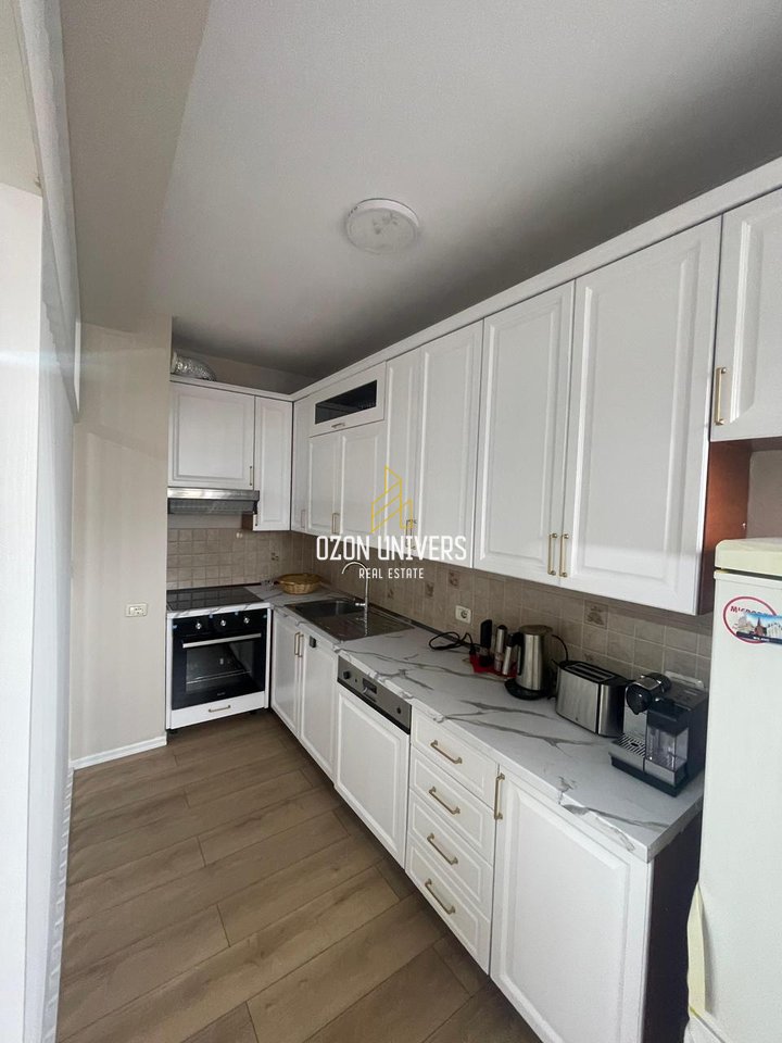 2+1+2 apartment for rent, in the Center