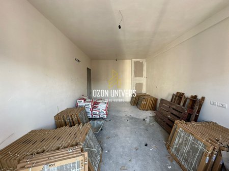 Apartament 2+1+verandë për shitje në Paskuqan !