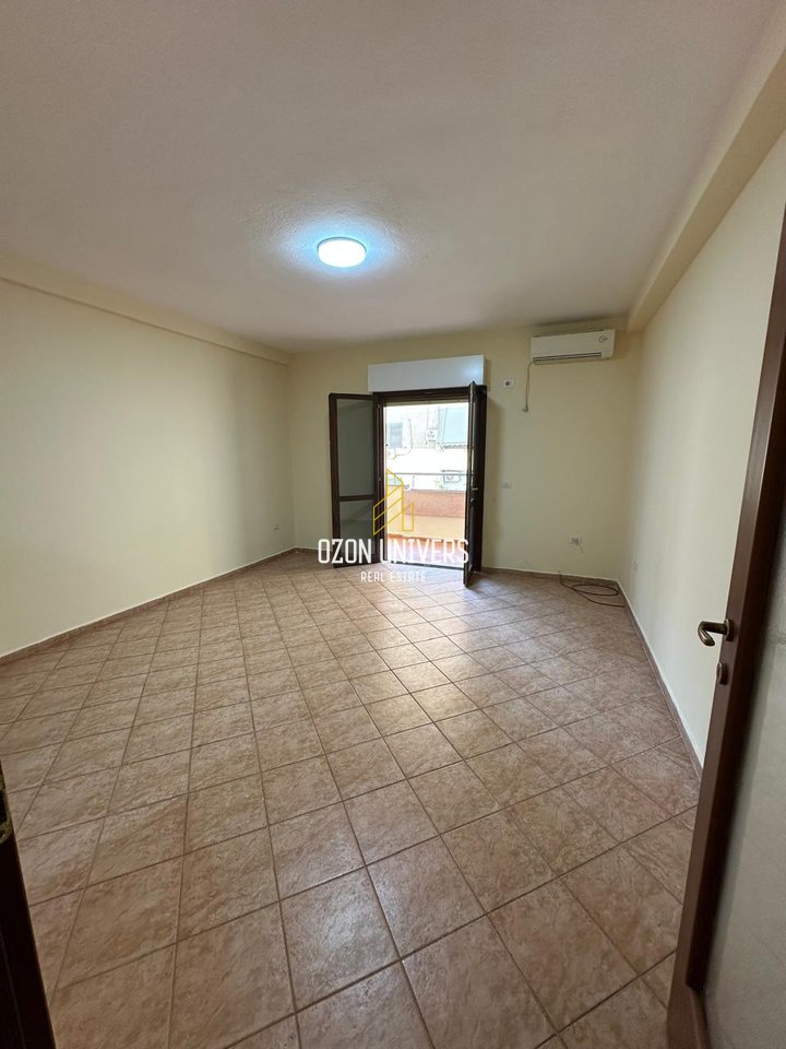 Jepet me qira apartament 2+1+2, tek Komuna e Parisit!