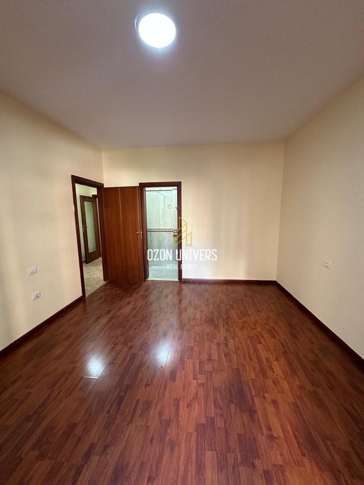 Jepet me qira apartament 2+1+2, tek Komuna e Parisit!