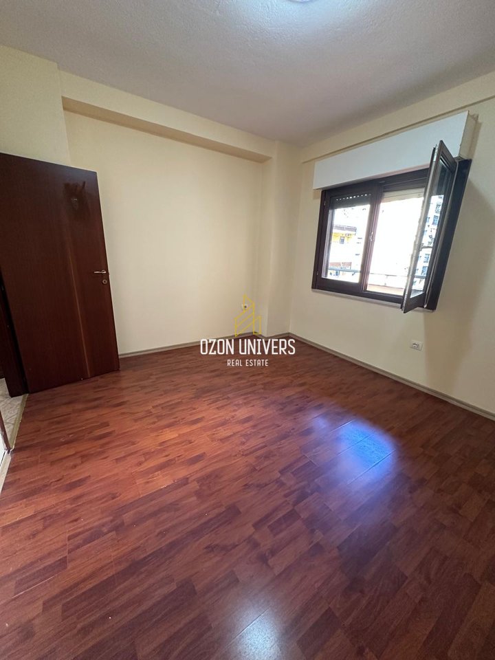 Jepet me qira apartament 2+1+2, tek Komuna e Parisit!