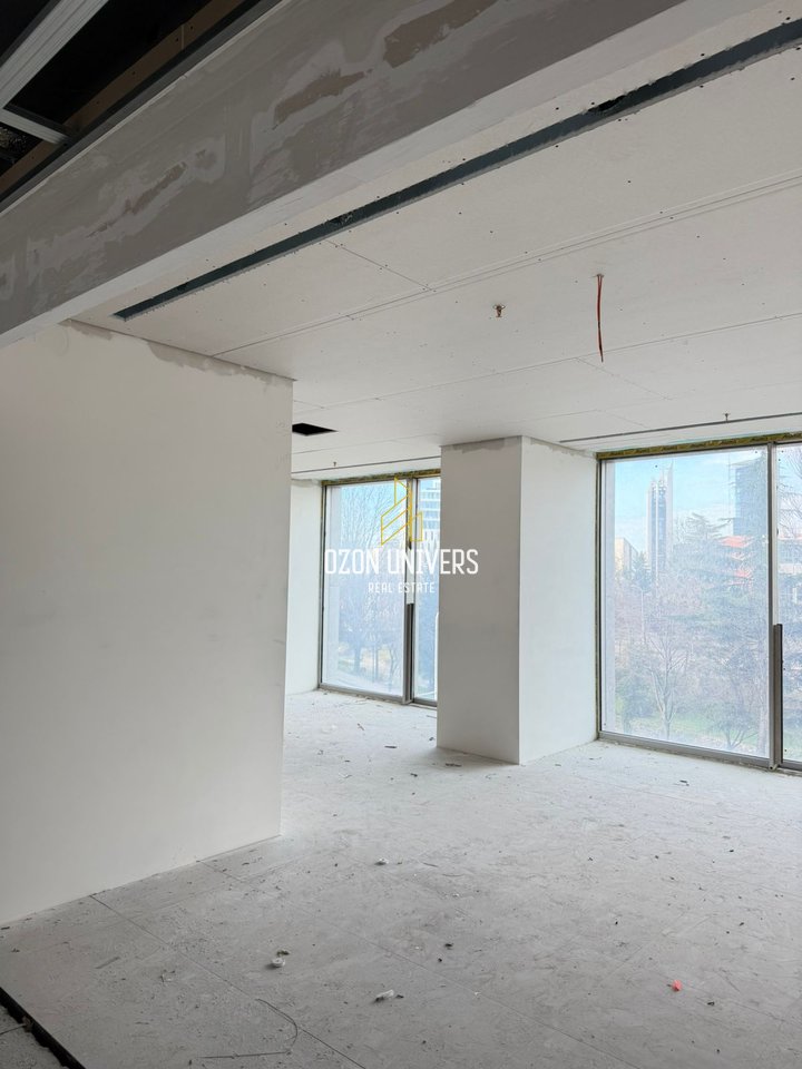 Due ambienti commerciali in affitto – Disponibili insieme o separatamente | Downtown One, Tirana!