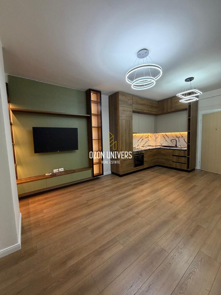 Apartament 1+1 me qira, tek Komuna e Parisit!