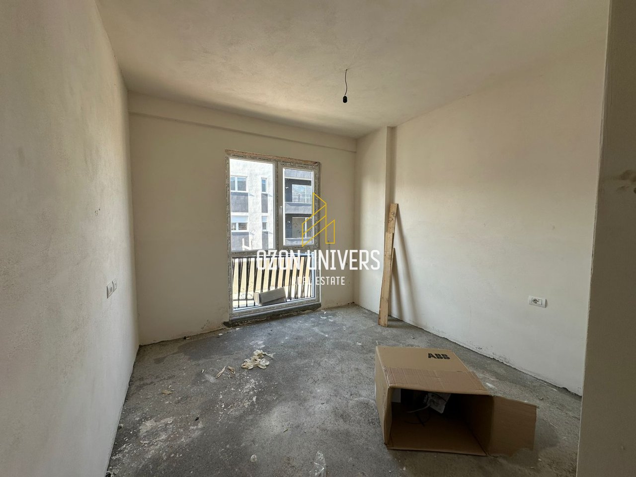 Apartament 2+1+verandë për shitje në Paskuqan !