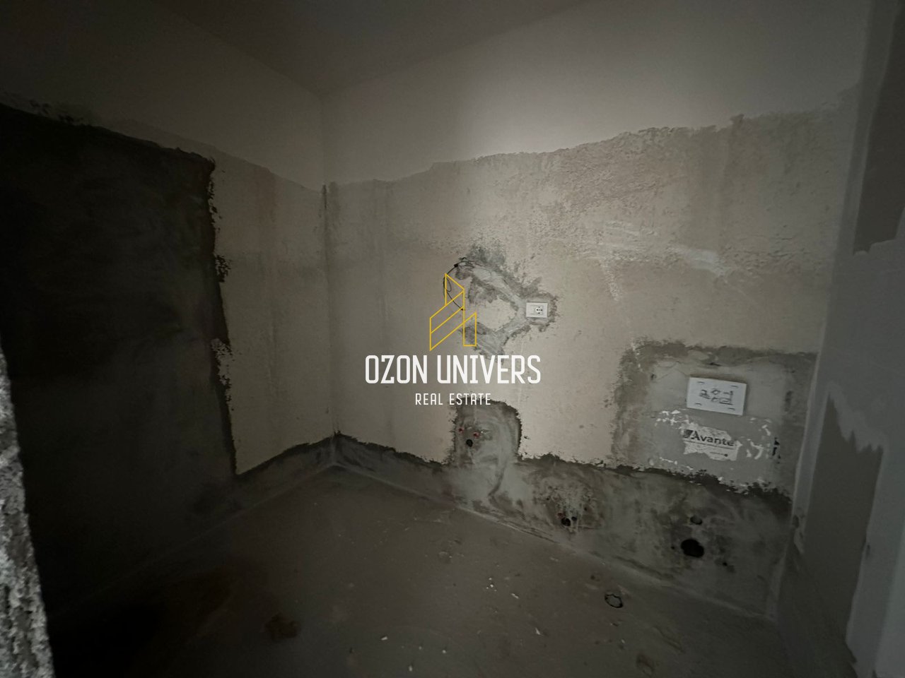 Apartament 2+1+verandë për shitje në Paskuqan !