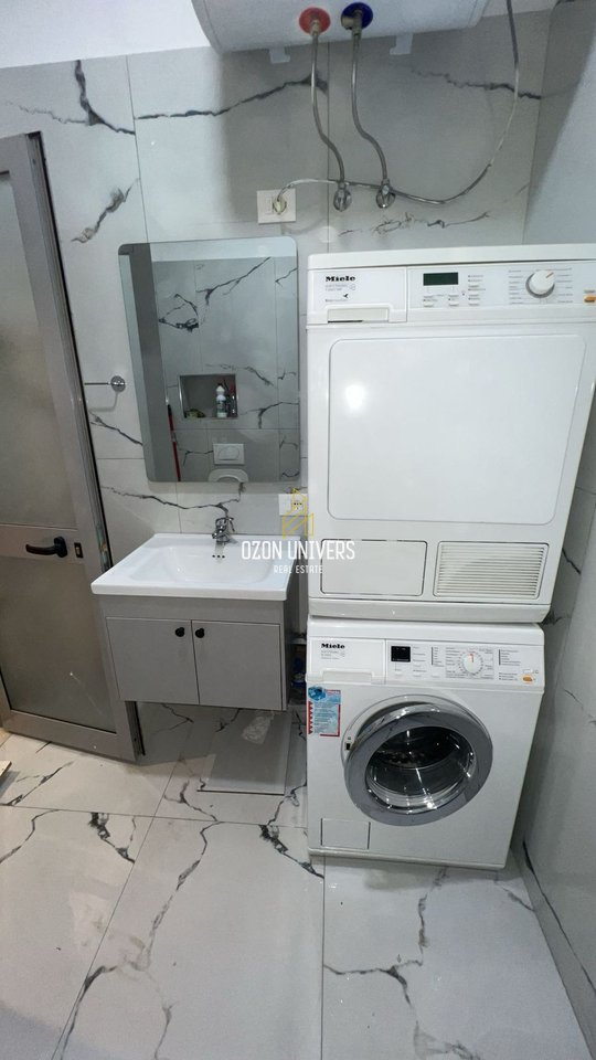 Garsoniere për qira, tek Rruga Barrikadave!