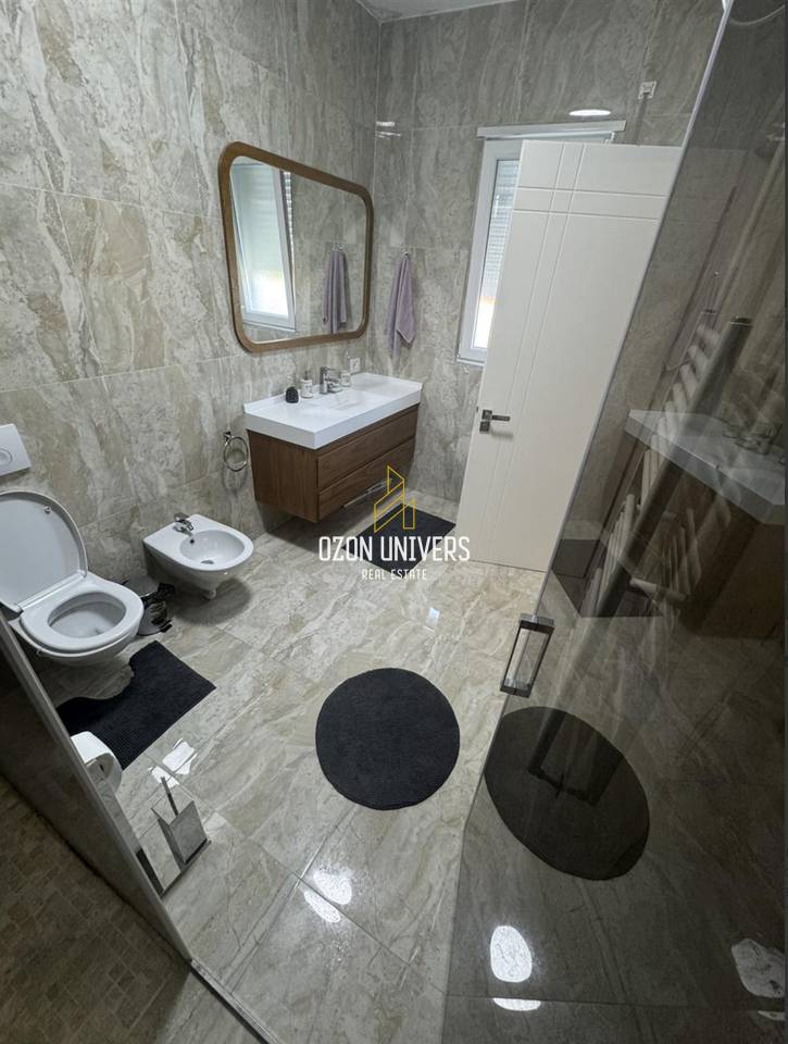 Vilë për qira, pranë Univers City,Laknas!