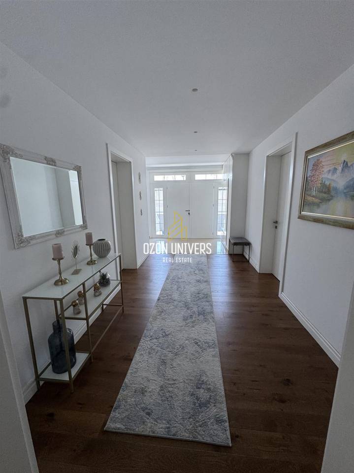 Vilë për qira, pranë Univers City,Laknas!