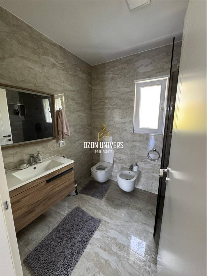 Vilë për qira, pranë Univers City,Laknas!