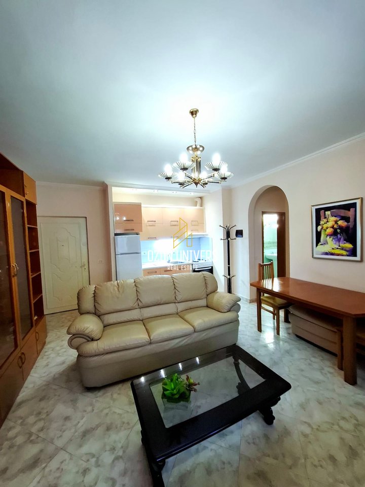 Apartament 1+1 për qira tek Komuna e Parisit!