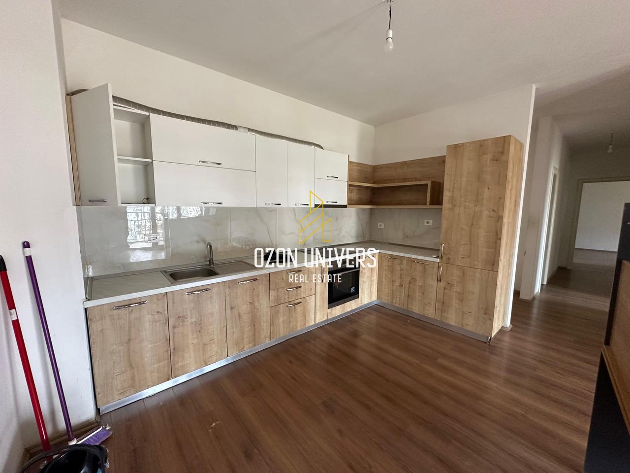 Apartament 3+1+2+parkim për qira tek Green City Residence, Astir!