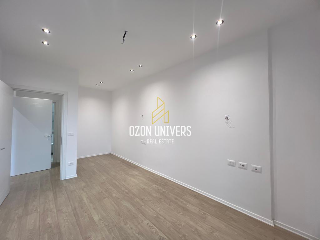 1+1 apartment for rent for business at Garden Building, Kavaja Street!