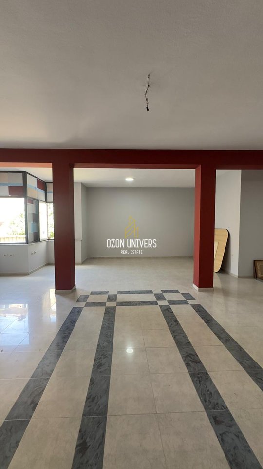 Ambient biznesi për qira tek Rruga e Kavajës, Qendër!